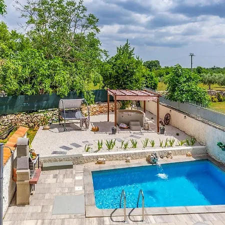 Casa Leona Istriana Mit Pool Und Whirlpool Butkovići
