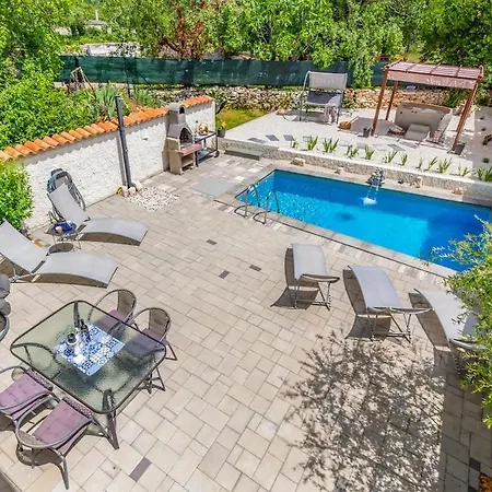 Casa Leona Istriana Mit Pool Und Whirlpool