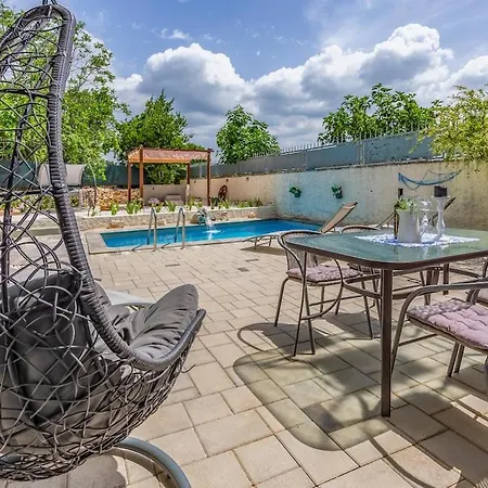Casa Leona Istriana Mit Pool Und Whirlpool Butkovići