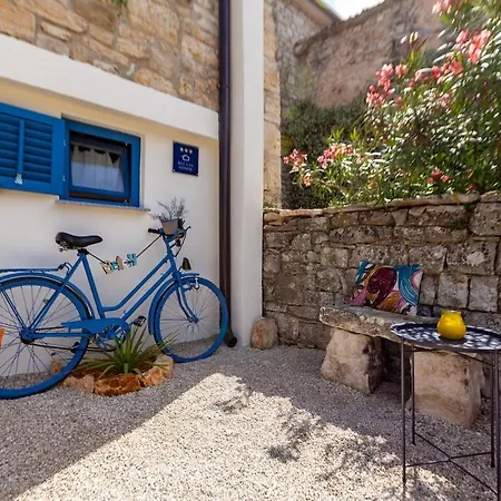 Casa Leona Istriana Mit Pool Und Whirlpool 度假居