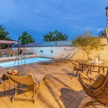 度假居 Casa Leona Istriana Mit Pool Und Whirlpool