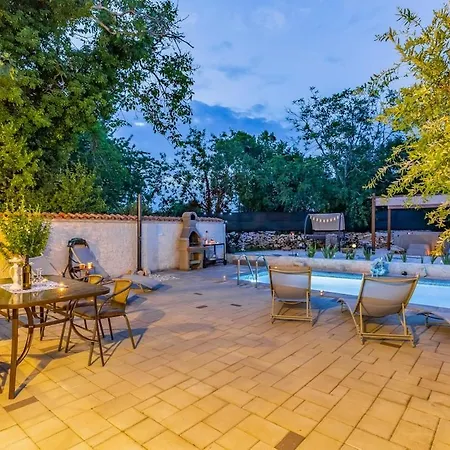 度假居 Casa Leona Istriana Mit Pool Und Whirlpool