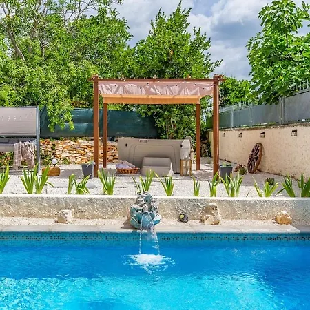 Casa Leona Istriana Mit Pool Und Whirlpool *